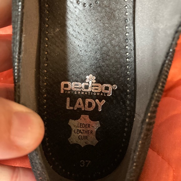 Stuart Weitzman black flats size 7M - Picture 2 of 4